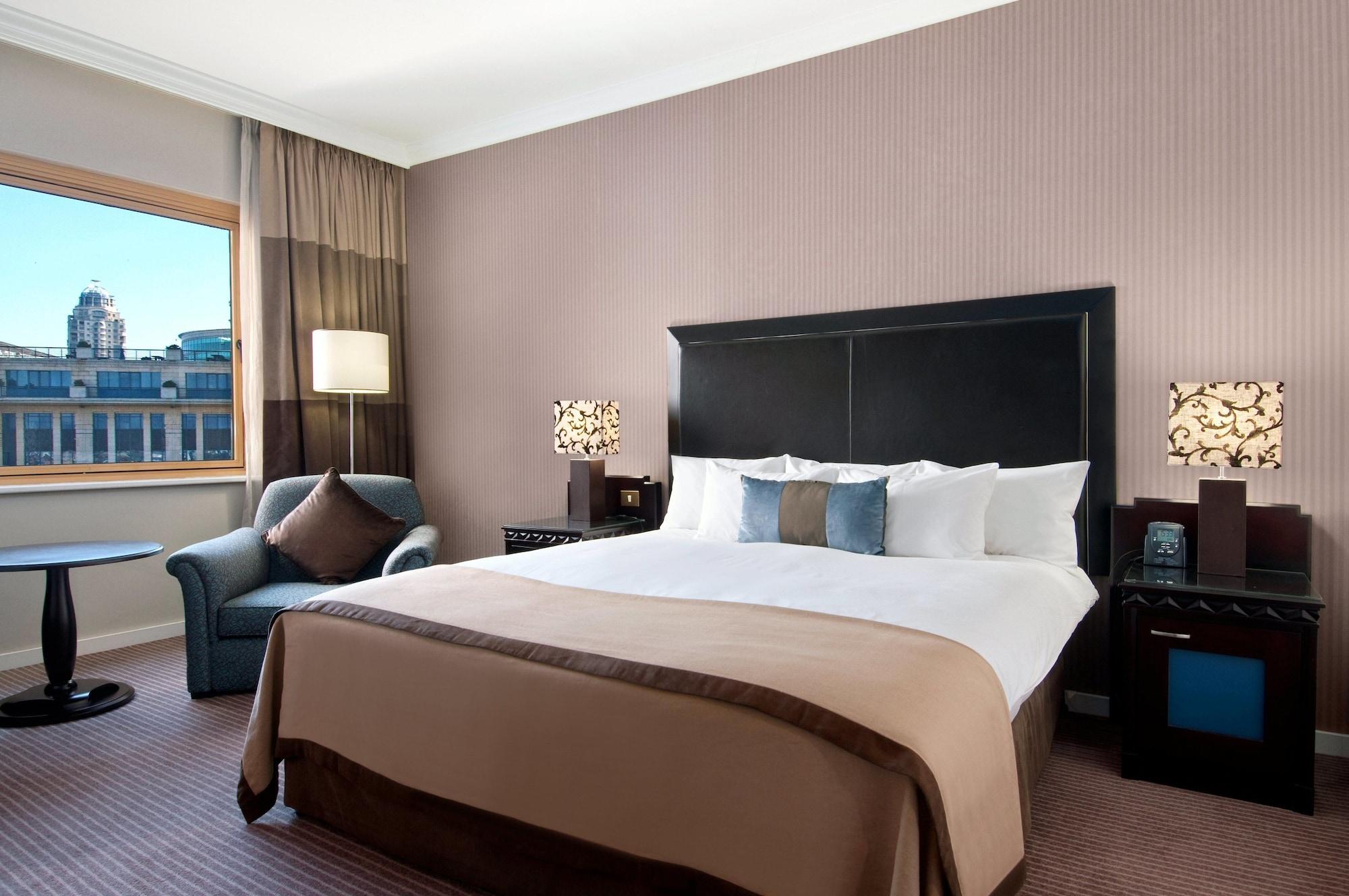 Hilton Sandton Hotel 5*